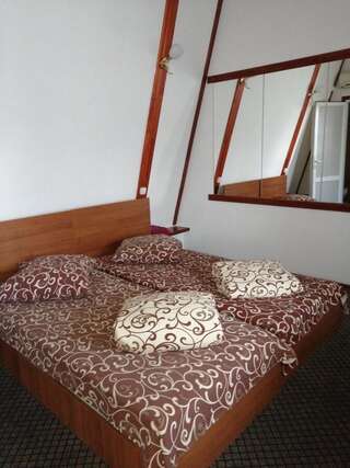Мини-отель Guest yard Vivat Velikodolinskoye Двухместный номер с 2 отдельными кроватями-2